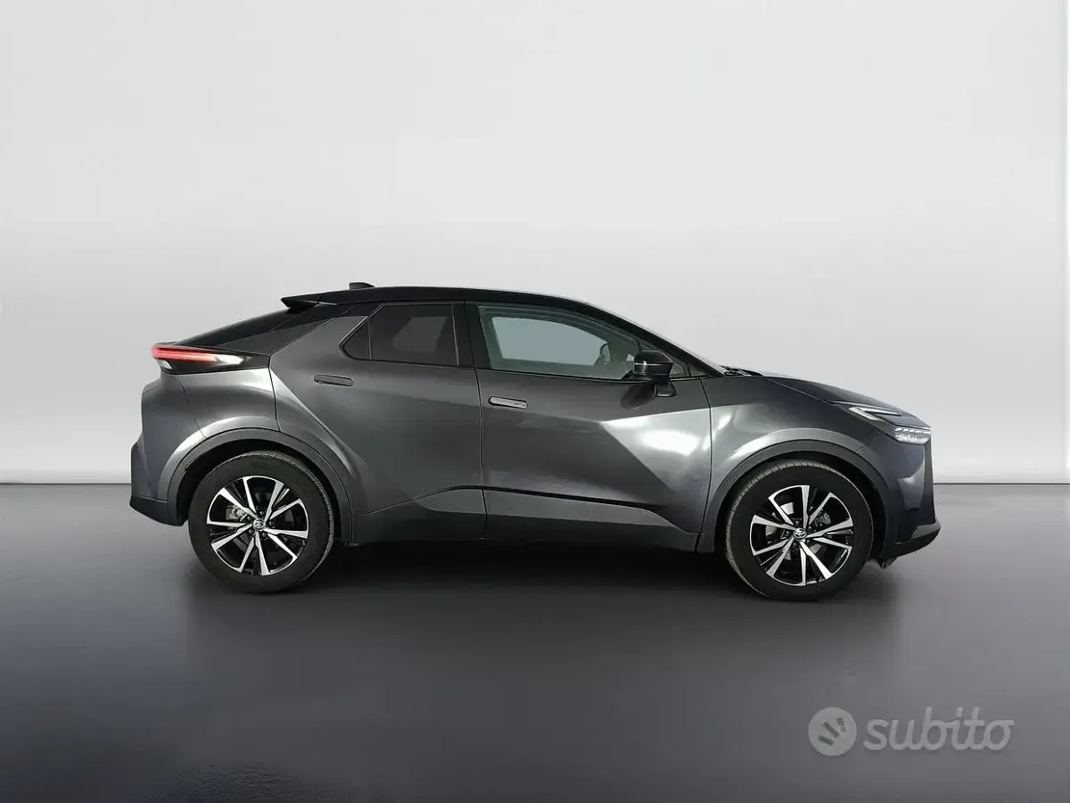 Usata Toyota C-HR Trend 198 CV (145 kW) 2024 Grigio SUV