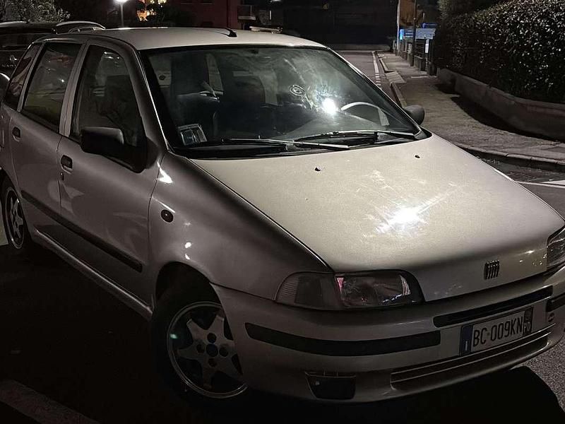 Usata Fiat Punto Star 60 CV (44 kW) 1999 Argento Berlina
