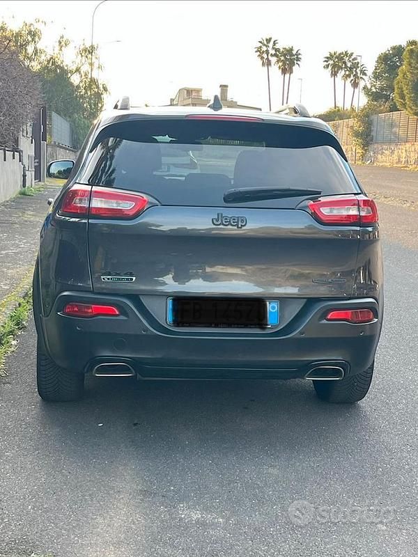 Usata Jeep Cherokee Night Eagle 185 CV (136 kW) 2016 Grigio SUV