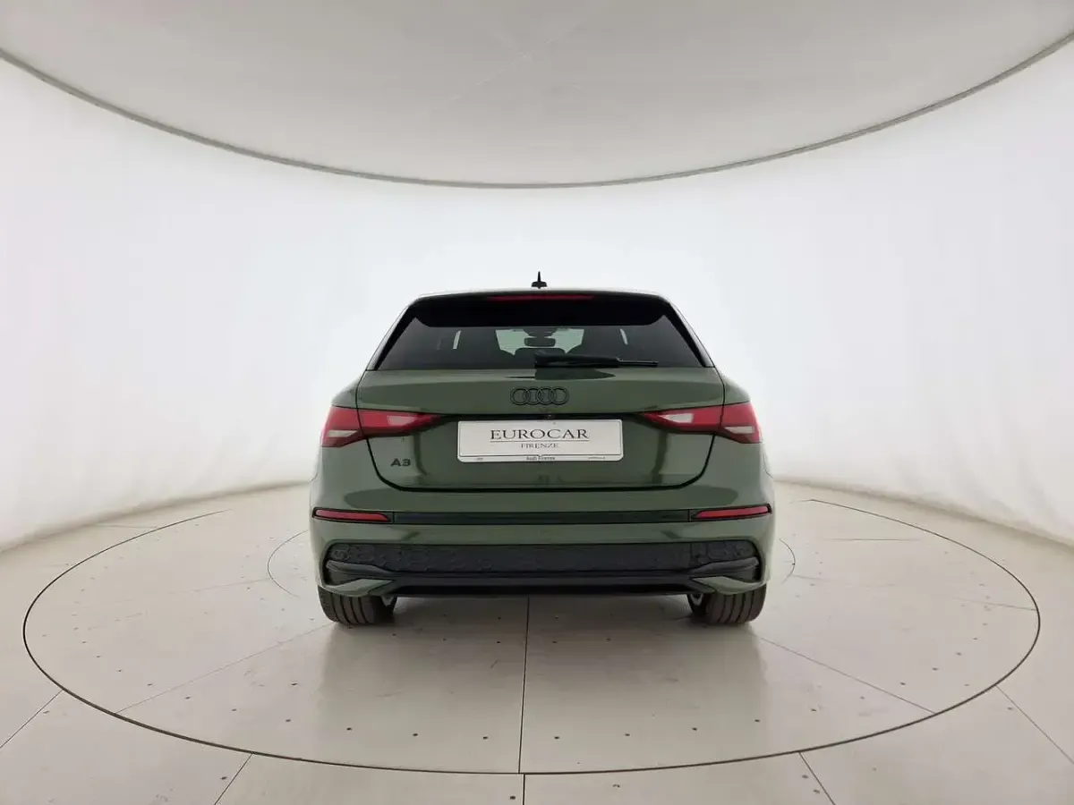 Neu Audi A3 Advanced Plus 150 PS (110 kW) 2025 Grün Limousine