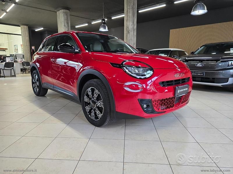 Usata Fiat 600 Icon 101 CV (74 kW) 2024 Rosso SUV