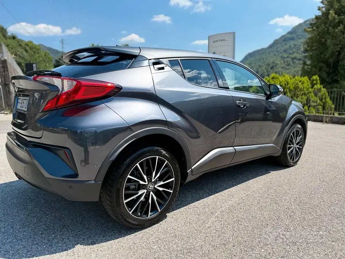Usata Toyota C-HR Lounge 116 CV (85 kW) 2017 Grigio SUV