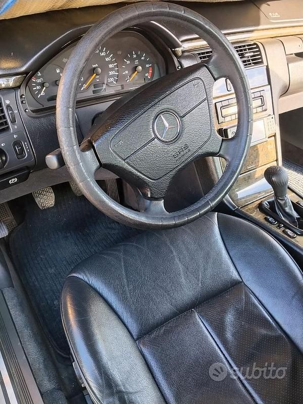 Usata Mercedes E250 Avantgarde 1996 Grigio Berlina