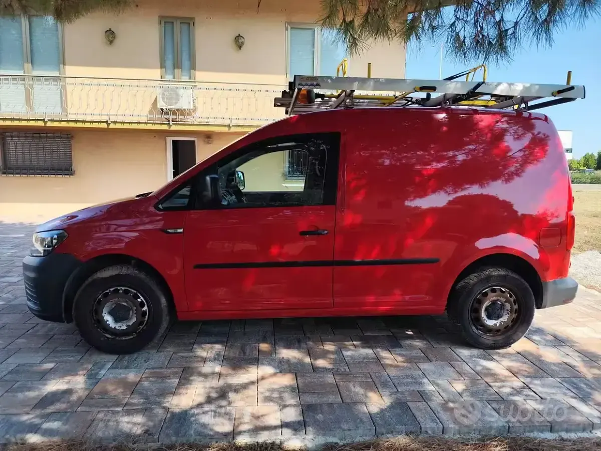 Usata VW Caddy 122 CV (89 kW) 2016 Rosso Monovolume