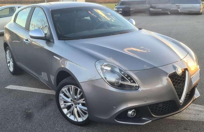 Usata Alfa Romeo Giulietta Super 120 CV (88 kW) 2018 Grigio Berlina