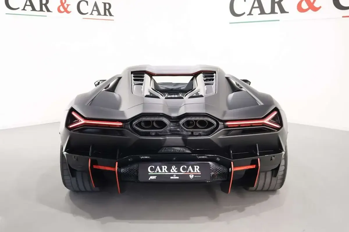 Usata Lamborghini Revuelto 1016 CV (747 kW) 2024 Grigio Coupé