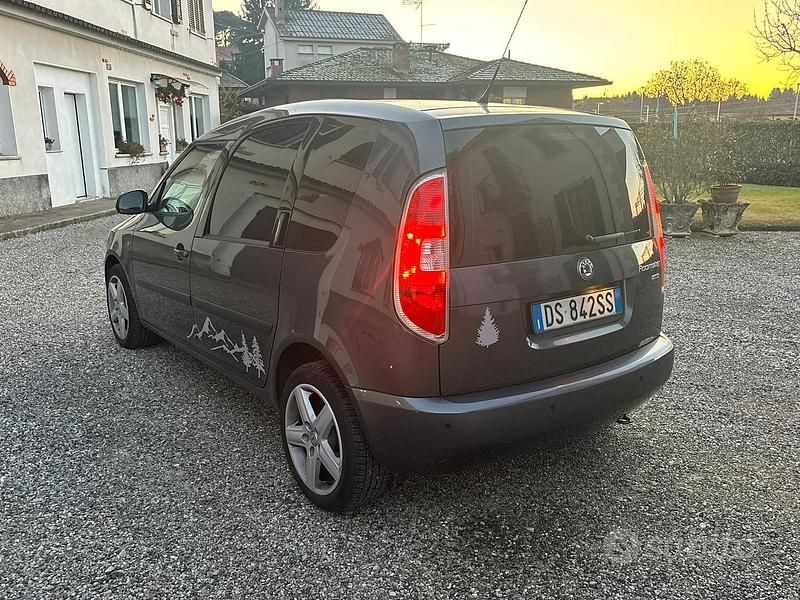 Usata Skoda Roomster 80 CV (58 kW) 2008 Grigio Monovolume