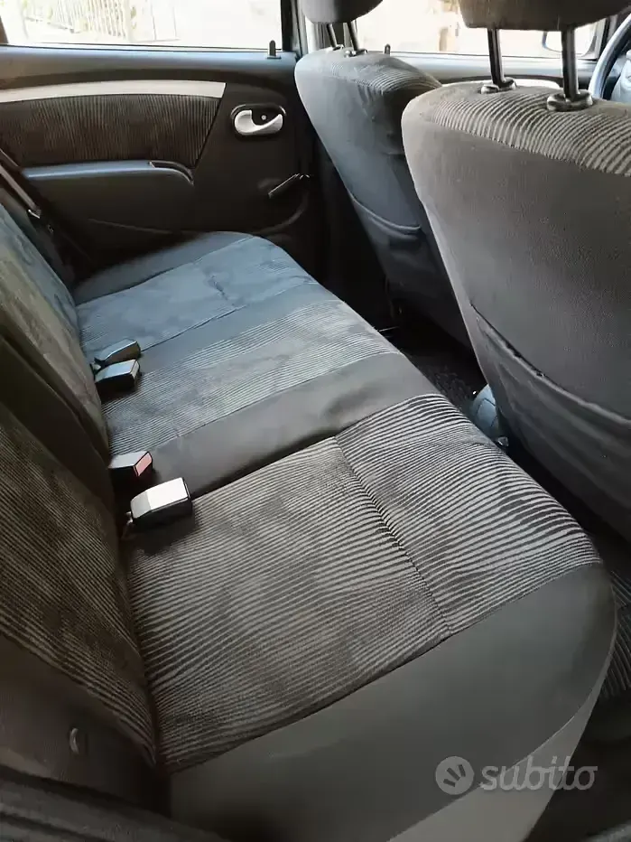 Usata Dacia Sandero 75 CV (55 kW) 2009 Utilitaria