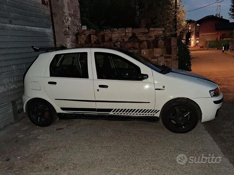 Usata Fiat Punto 60 CV (44 kW) 2001 Bianco Utilitaria
