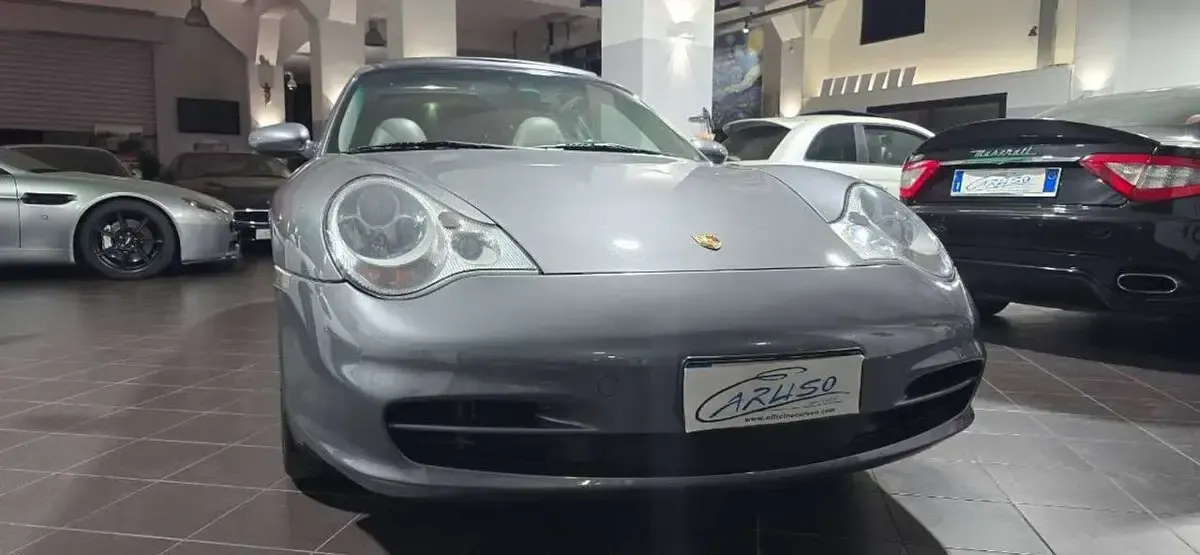 Usata Porsche 911 320 CV (235 kW) 2003 6b5grigio foca metallizzato ( Cabrio