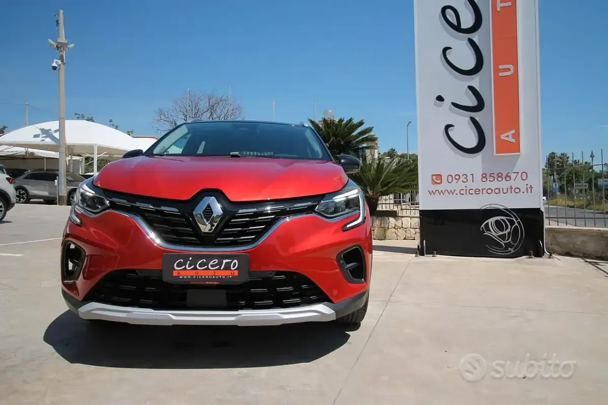 Second-hand Renault Captur Intens 101 CP (74 kW) 2023 Roșu SUV