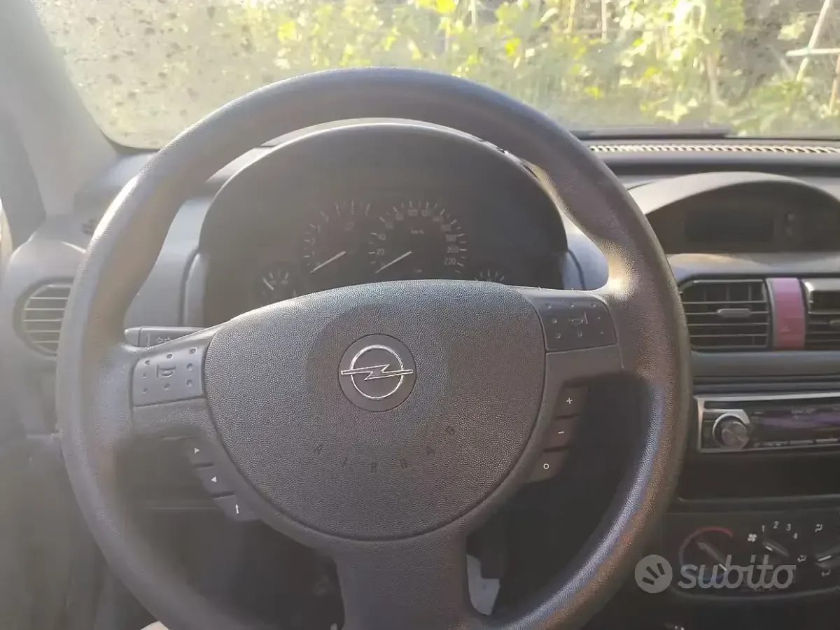 Usata Opel Corsa 58 CV (42 kW) 2002 Grigio Utilitaria