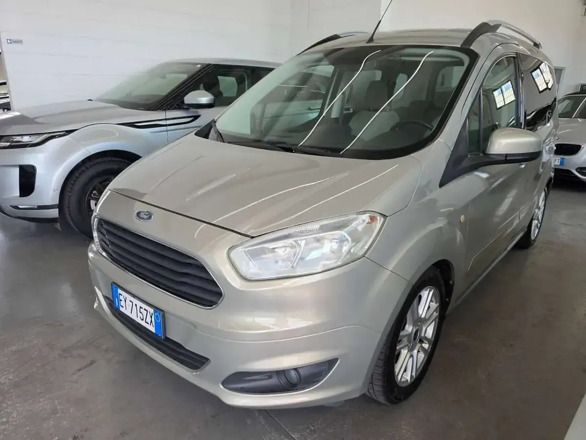 Usata Ford Tourneo Courier Titanium 95 CV (69 kW) 2015 Bronzo Monovolume