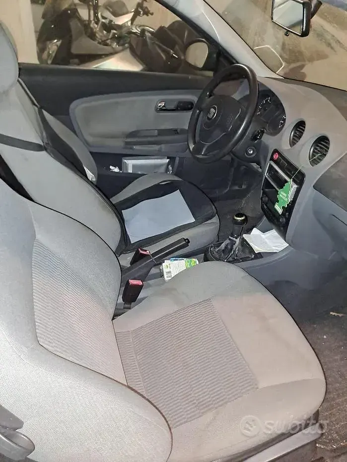 Usata Seat Ibiza 75 CV (55 kW) 2002 Grigio Utilitaria