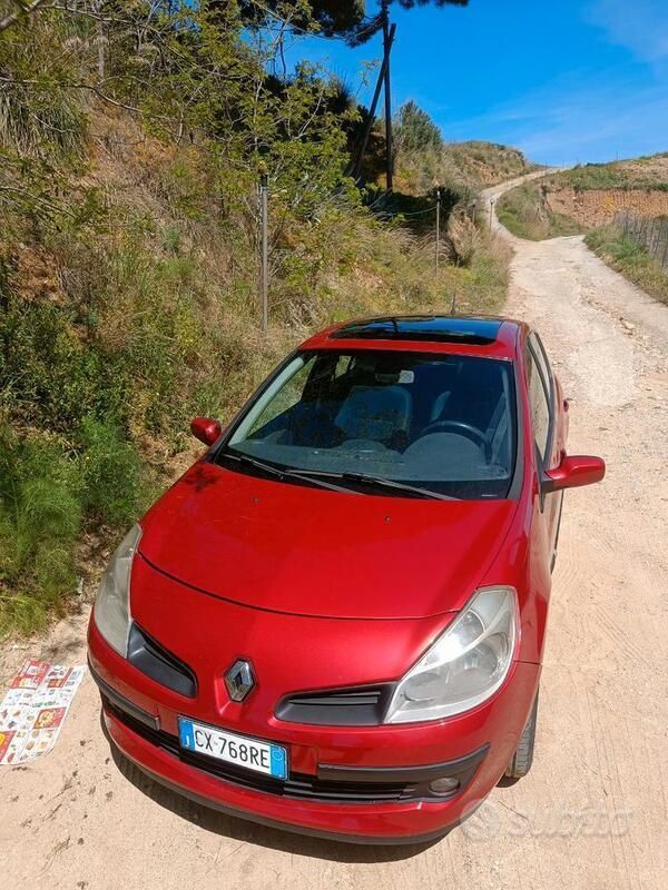 Usata Renault Clio II 85 CV (62 kW) 2005 Rosso Utilitaria