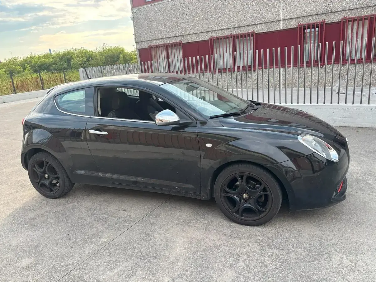 Usata Alfa Romeo MiTo Distinctive 120 CV (88 kW) 2015 Nero Utilitaria