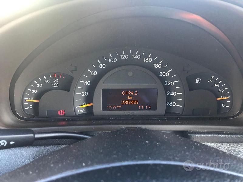 Usata Mercedes C200 122 CV (89 kW) 2005 Grigio Berlina