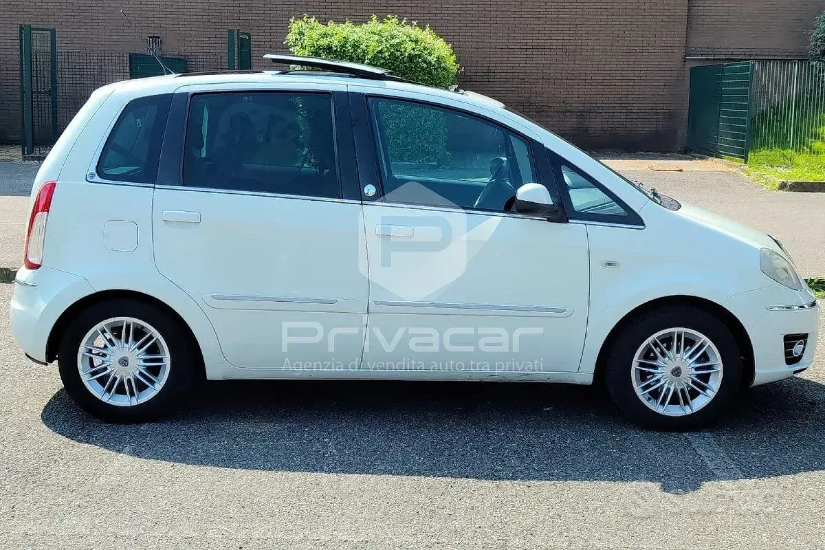Usata Lancia Musa 77 CV (56 kW) 2010 Bianco Monovolume