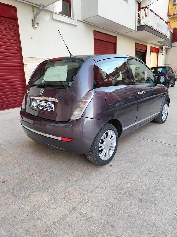 Usata Lancia Ypsilon 75 CV (55 kW) 2012 Grigio Utilitaria
