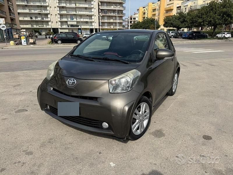 Usata Toyota iQ Executive 98 CV (72 kW) 2011 Grigio Utilitaria
