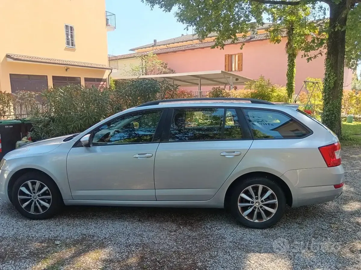 Usata Skoda Octavia 110 CV (80 kW) 2015 Grigio Station wagon