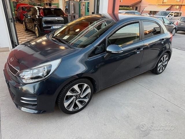 Usata Kia Rio 81 CV (59 kW) 2016 Blu Berlina