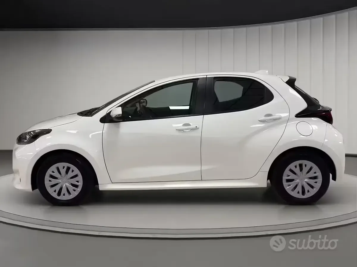 Usata Toyota Yaris Active 72 CV (52 kW) 2023 Super white Utilitaria