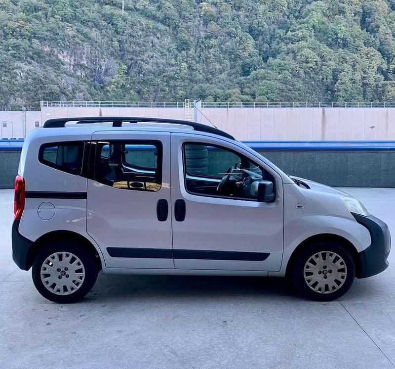 Usata Citroën Nemo 75 CV (55 kW) 2011 Argento metallizzato Monovolume