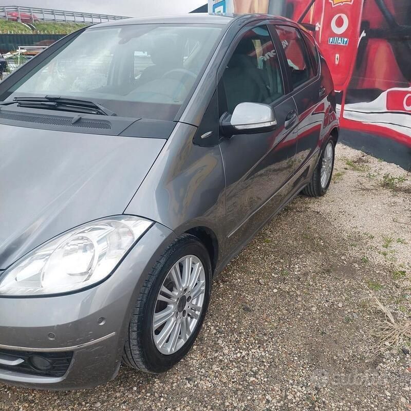 Usata Mercedes A180 Avantgarde 109 CV (80 kW) 2009 Grigio Berlina