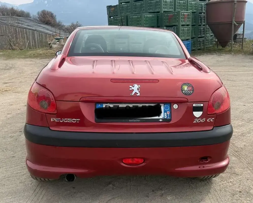 Usata Peugeot 206 CC 109 CV (80 kW) 2002 Rosso Cabrio