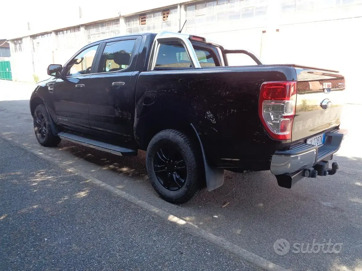 Usata Ford Ranger Limited 213 CV (156 kW) 2022 Nero Pick-up