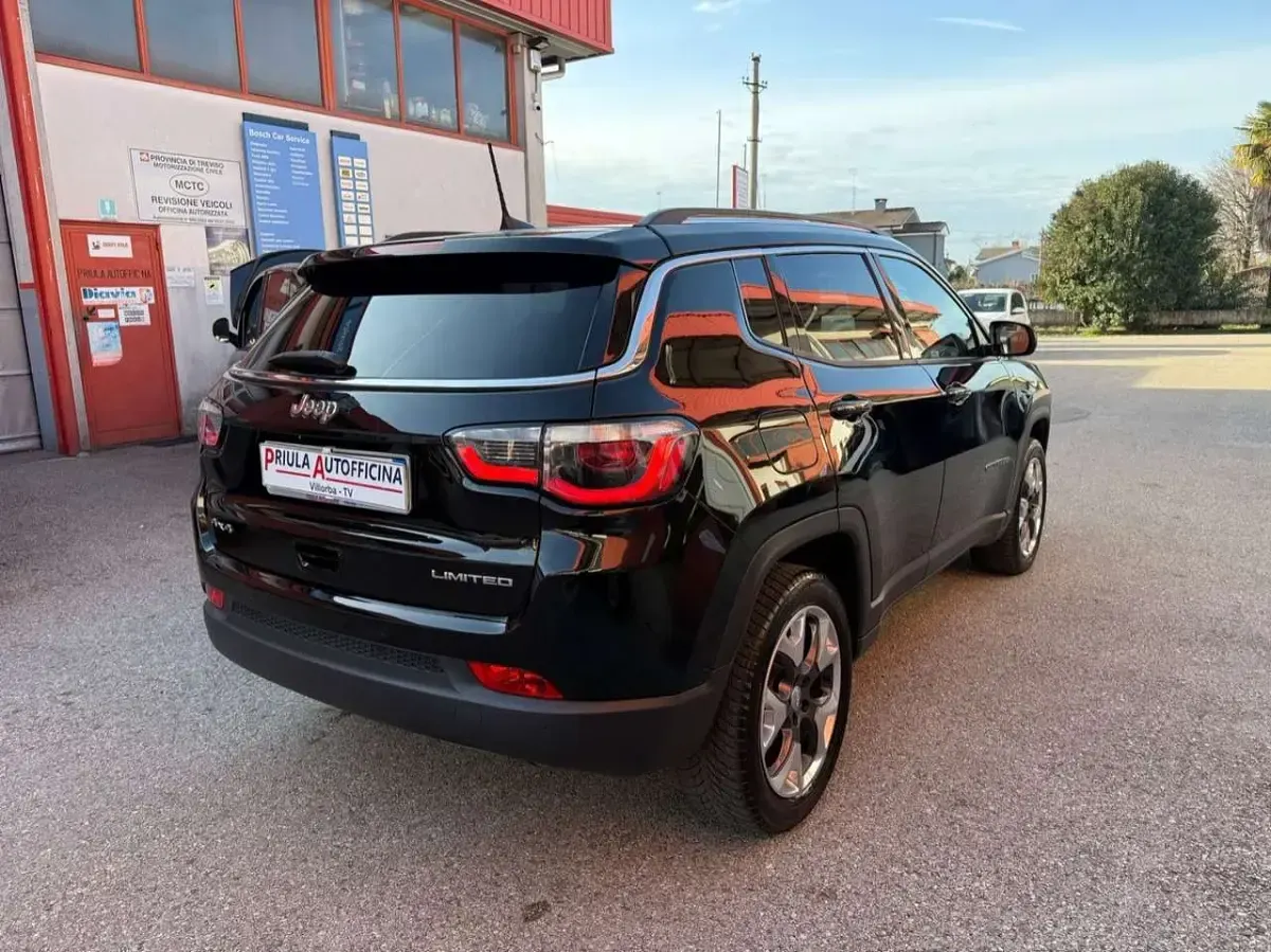 Usata Jeep Compass Opening Edition 140 CV (102 kW) 2017 Nero SUV