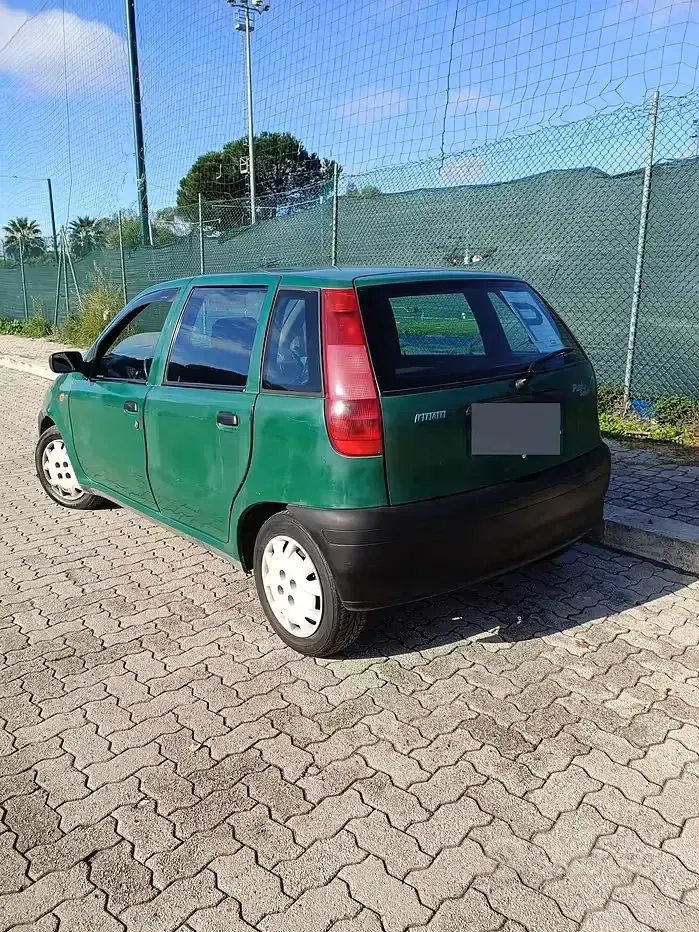 Usata Fiat Punto 60 CV (44 kW) 1998 Verde Berlina