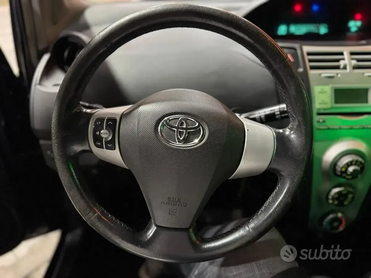 Usata Toyota Yaris 65 CV (47 kW) 2016 Bluazzurro Station wagon