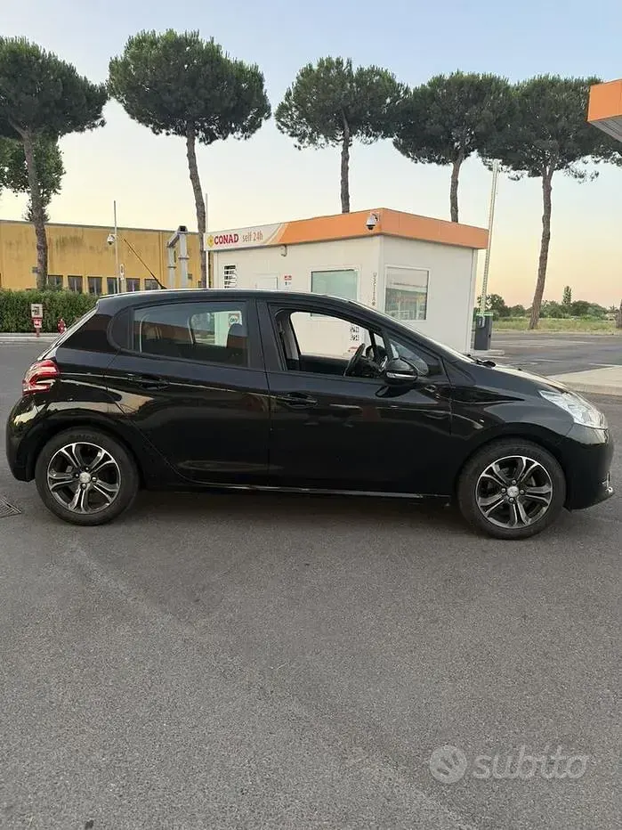 Usata Peugeot 208 Active 82 CV (60 kW) 2014 Nero Utilitaria
