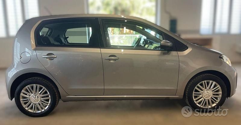 Usata VW up! Move 68 CV (50 kW) 2021 Grigio Utilitaria