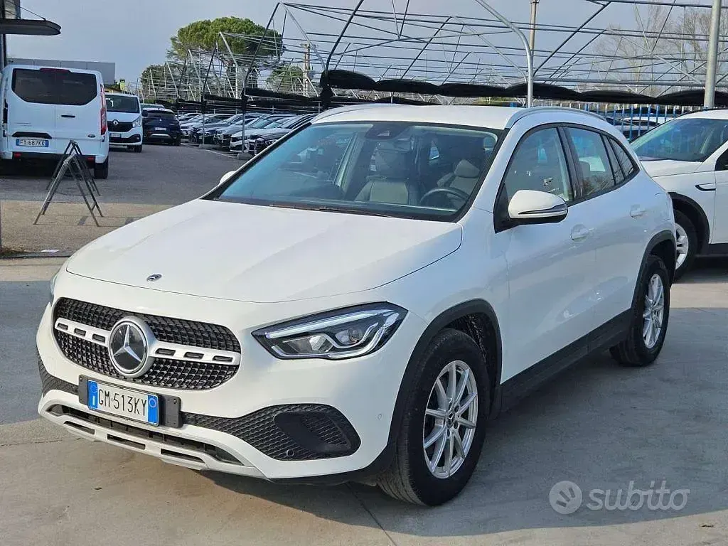 Käytetty Mercedes GLA180 Business 116 HP (85 kW) 2022 Valkoinen Katumaasturi