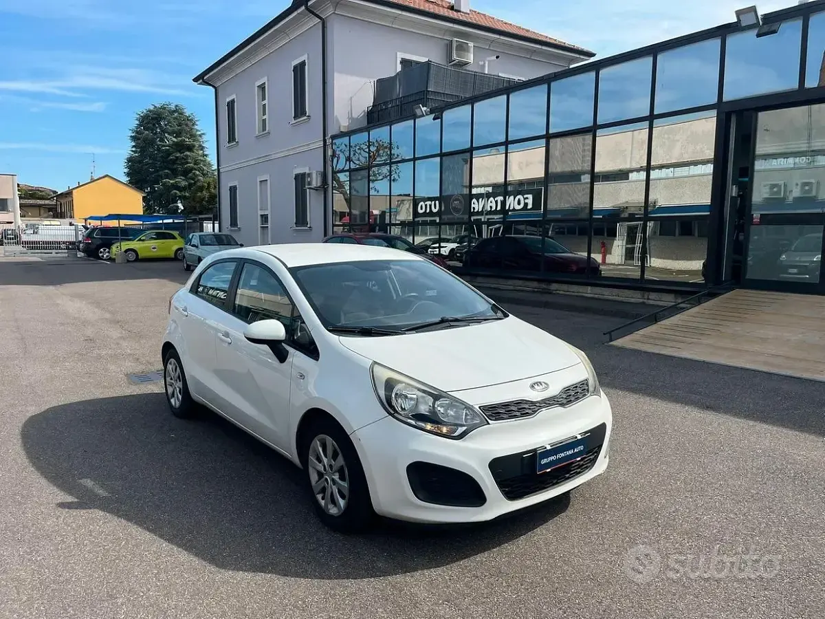 Usata Kia Rio EX 90 CV (66 kW) 2012 Bianco Berlina