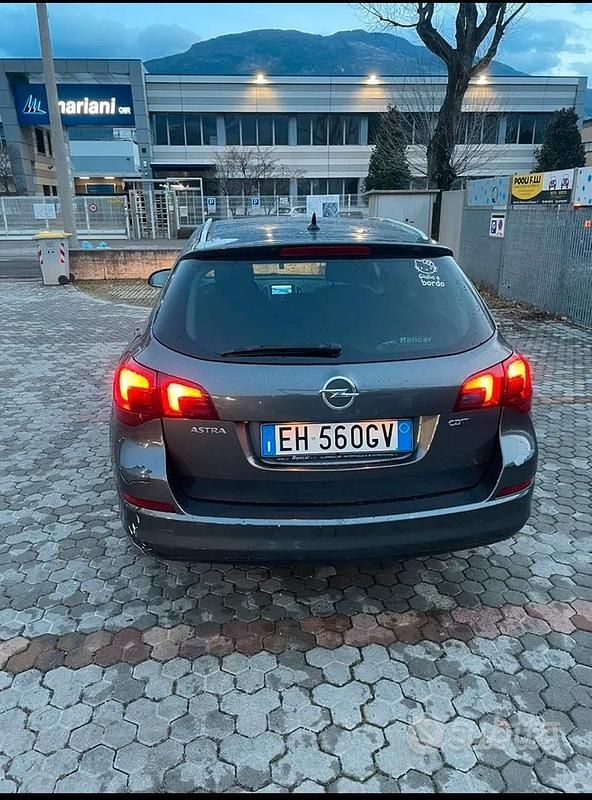Usata Opel Astra Sport 82 CV (60 kW) 2011 Grigio Station wagon