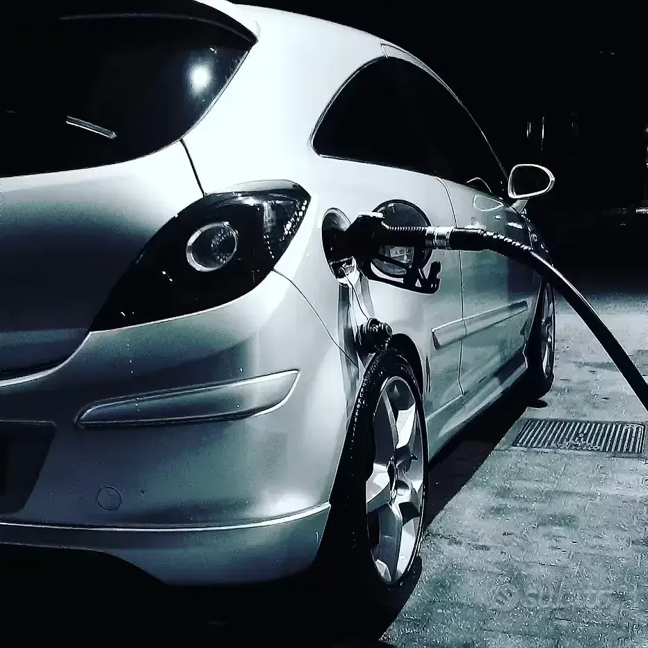 Usata Opel Corsa 65 CV (47 kW) 2009 Grigio Utilitaria