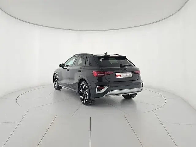 Käytetty Audi A3 Business 150 HP (110 kW) 2025 Musta Viistoperä