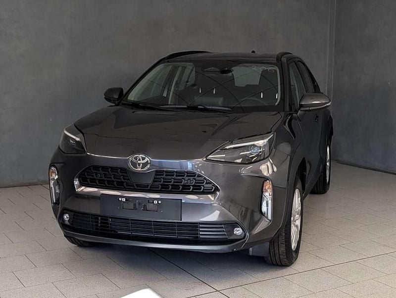 Grigio Nuova 2025 Toyota Yaris Cross Active SUV | 24.900 € (Buon prezzo) - Immagine 1/4