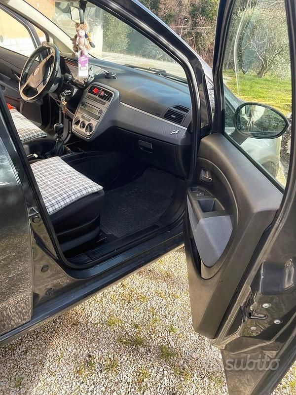 Usata Fiat Grande Punto Active 110 CV (80 kW) 2009 Grigio Utilitaria