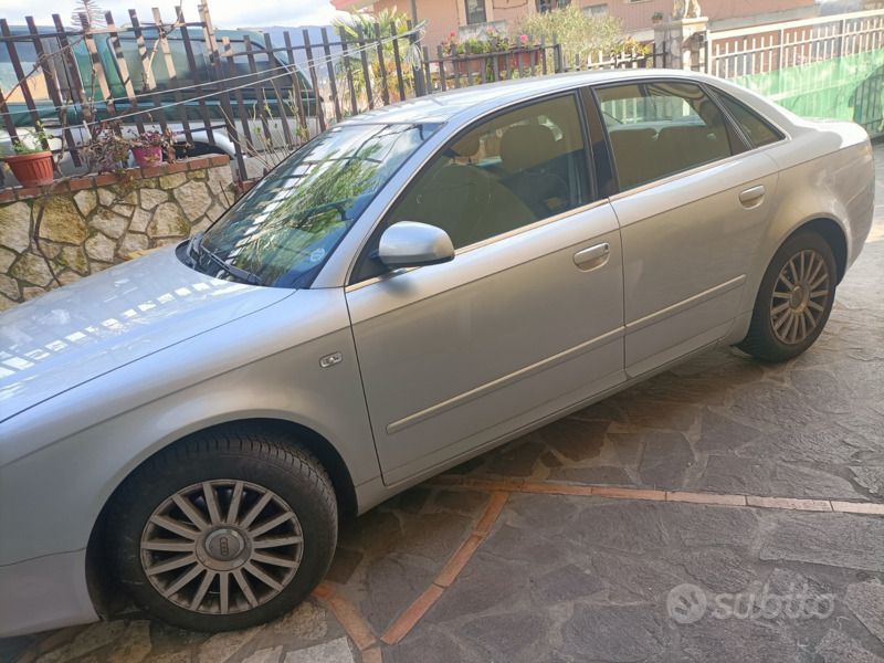 Usata 2005 Audi A4 Tre volumi | 4000 € (Buon prezzo) - Immagine 1/4