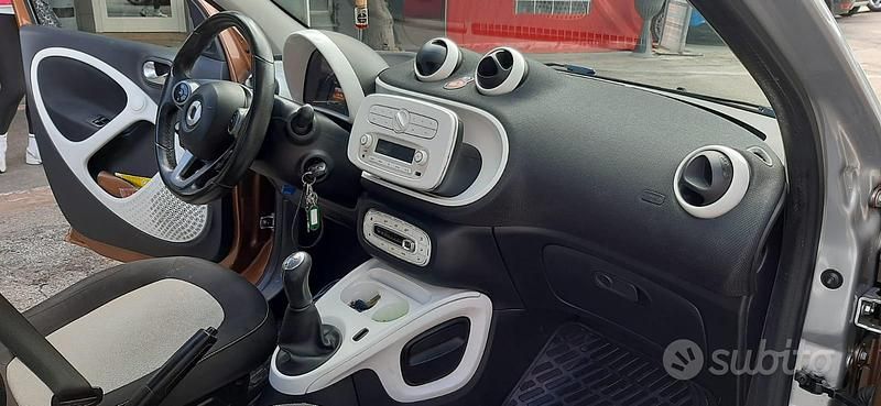 Marrone Usata 2015 Smart #5 SUV | 7500 € - Immagine 1/4
