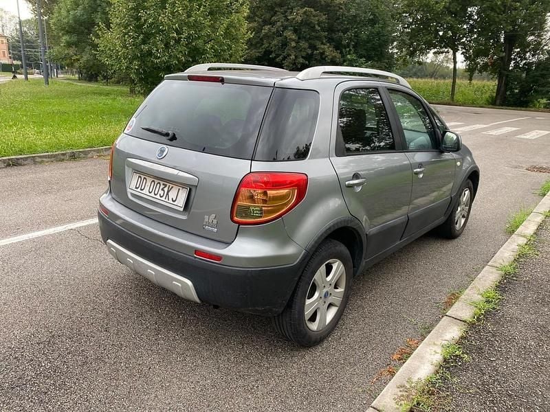 Usata Fiat Sedici Dynamic 107 CV (78 kW) 2006 Argento SUV