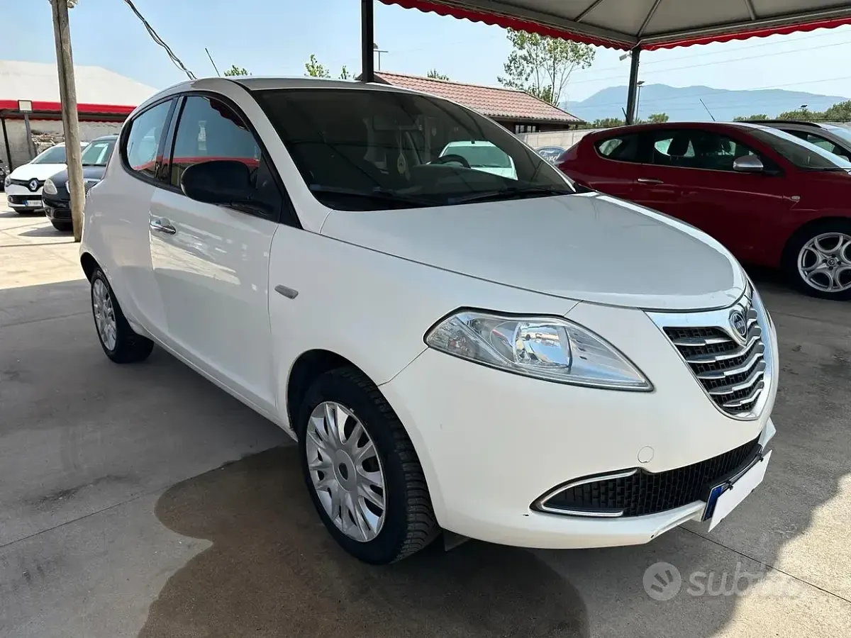 Usata Lancia Ypsilon Gold 69 CV (50 kW) 2013 Bianco Utilitaria