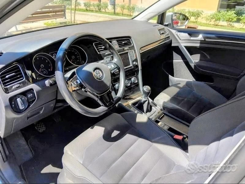 Usata VW Golf VII 110 CV (80 kW) 2015 Grigio Utilitaria