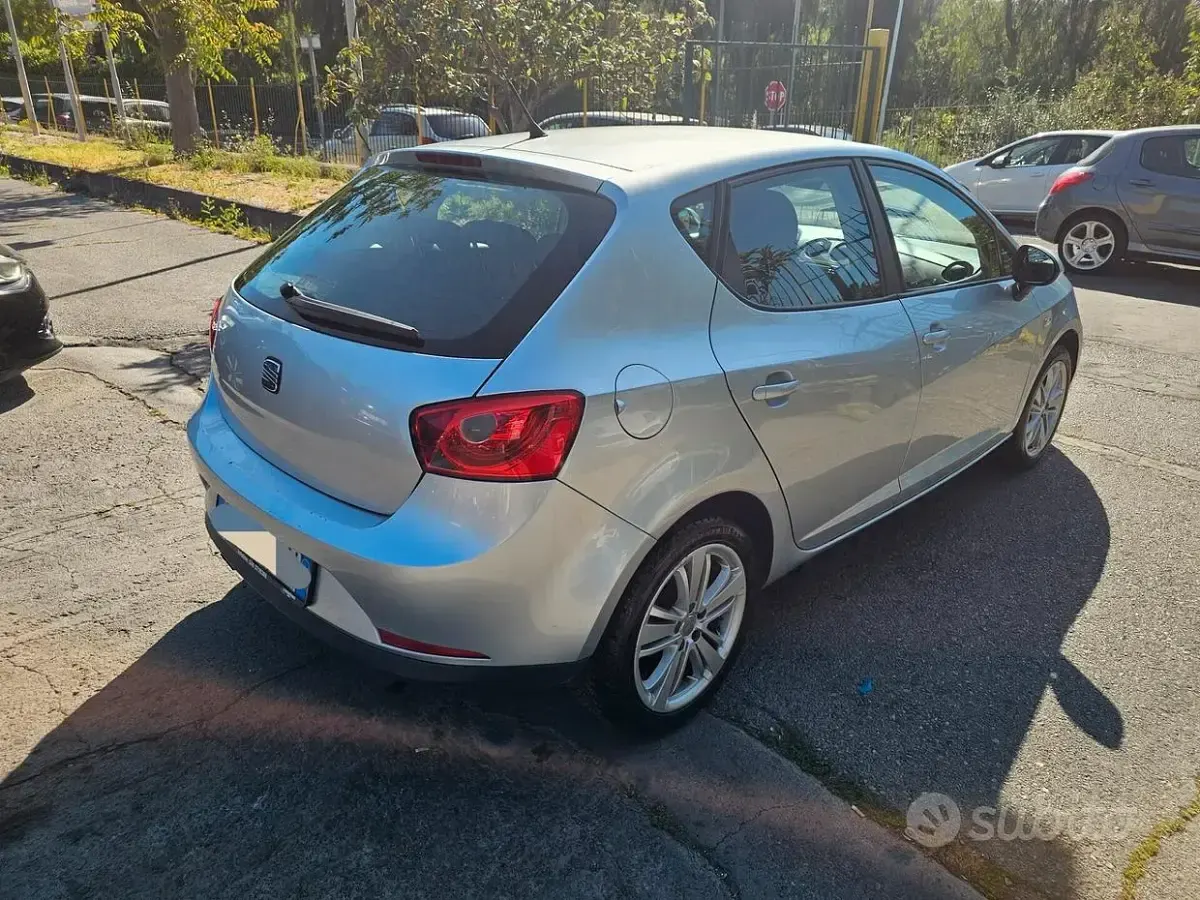 Usata Seat Ibiza Style 90 CV (66 kW) 2010 Grigio Berlina