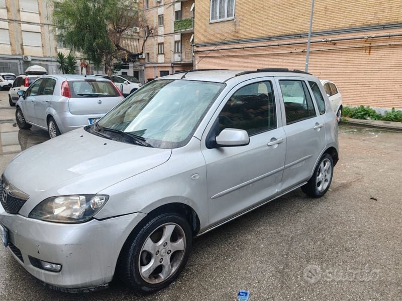 Usata Mazda 2 68 CV (50 kW) 2004 Grigio Utilitaria